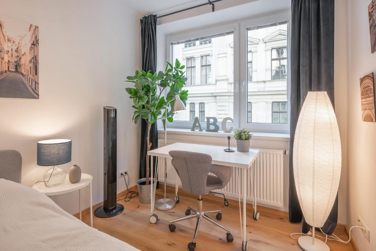 Modern City Center Apartment Vienna Exterior photo