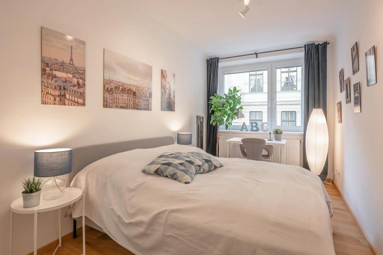 Modern City Center Apartment Vienna Exterior photo